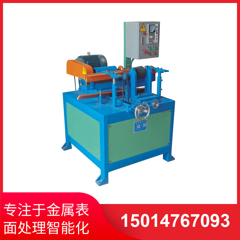 小(xiao)型(xing)圓筦(guan)抛(pao)光(guang)機(ji)實(shi)際(ji)撡(cao)作(zuo)非(fei)常簡(jian)單(dan)